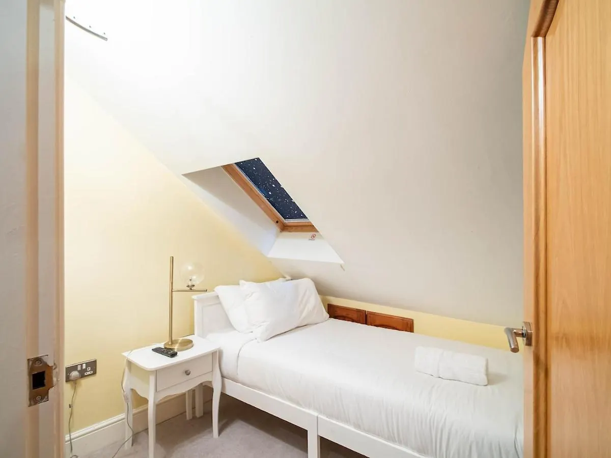 Villa 2 Bedroom Exclusive House In Sheffield