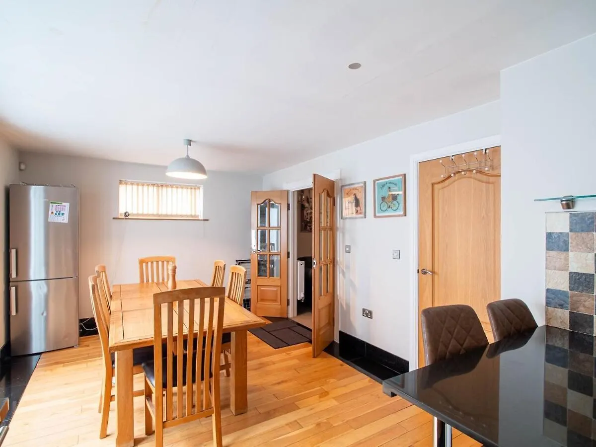 Villa 2 Bedroom Exclusive House In Sheffield