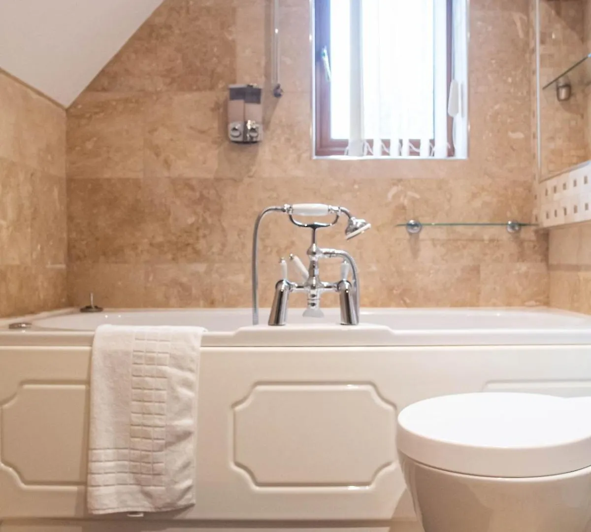 2 Bedroom Exclusive House In Sheffield 0*,