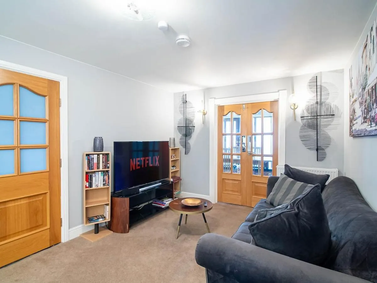 2 Bedroom Exclusive House In Sheffield Villa